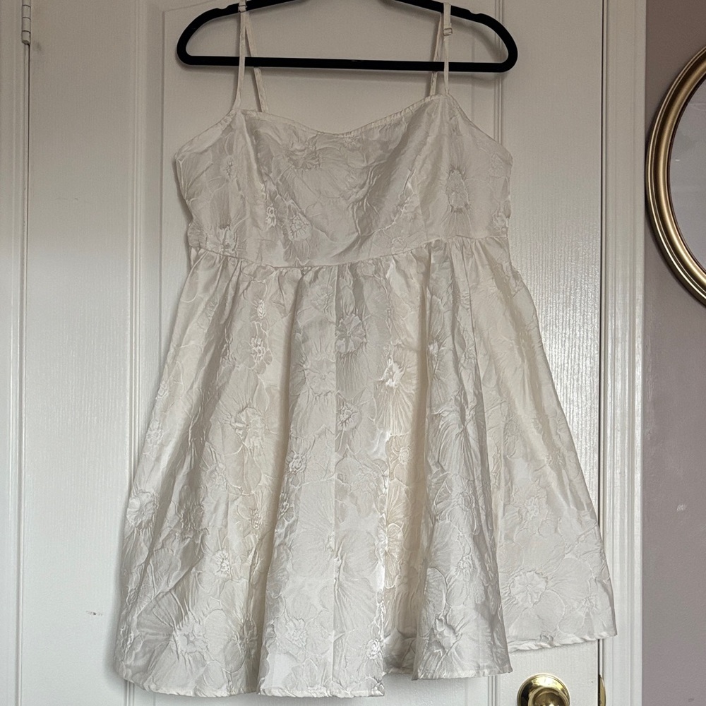 Pretty Little Thing White Floral Mini Dress